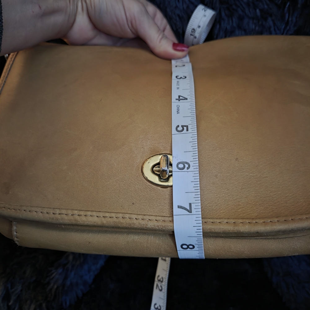 Hunt Club Genuine Leather Tan Crossbody Bag Vintage Turn Lock Purse - Picture 14 of 17